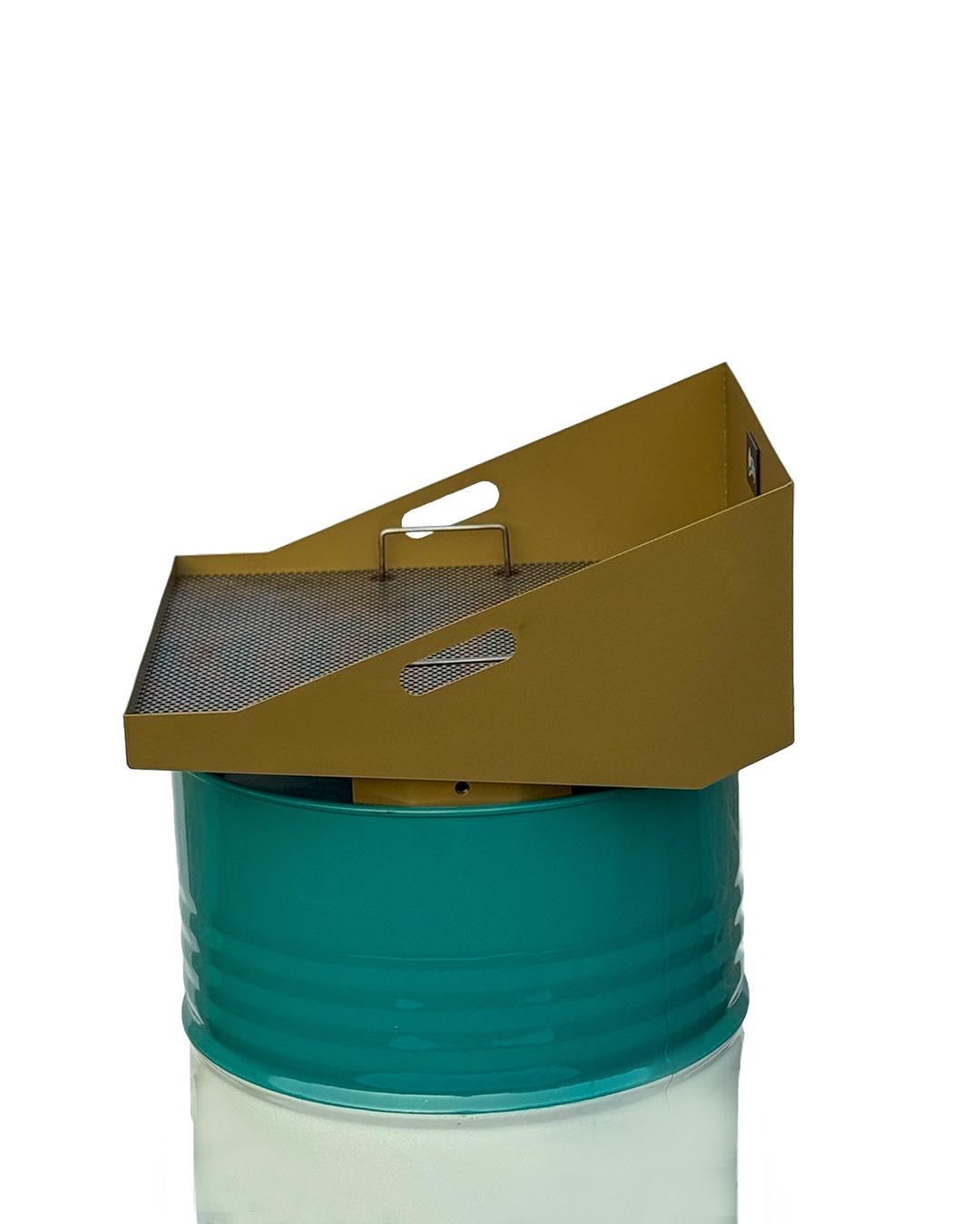 Heavy-Duty Metal Oil Drip Tray for Car Parts – OILY