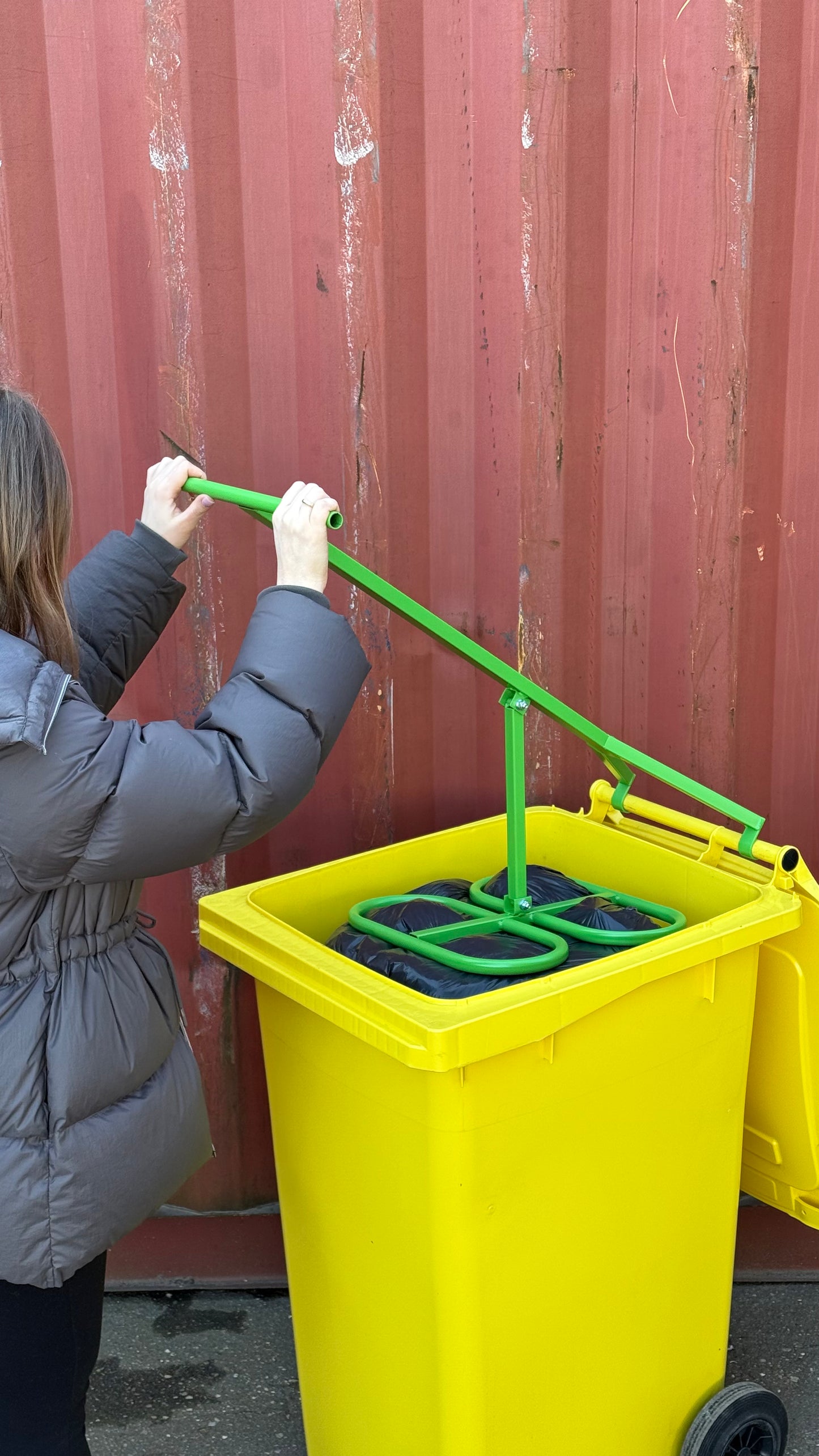 Side view with green Manual Metal Trash Compactor - PRESS