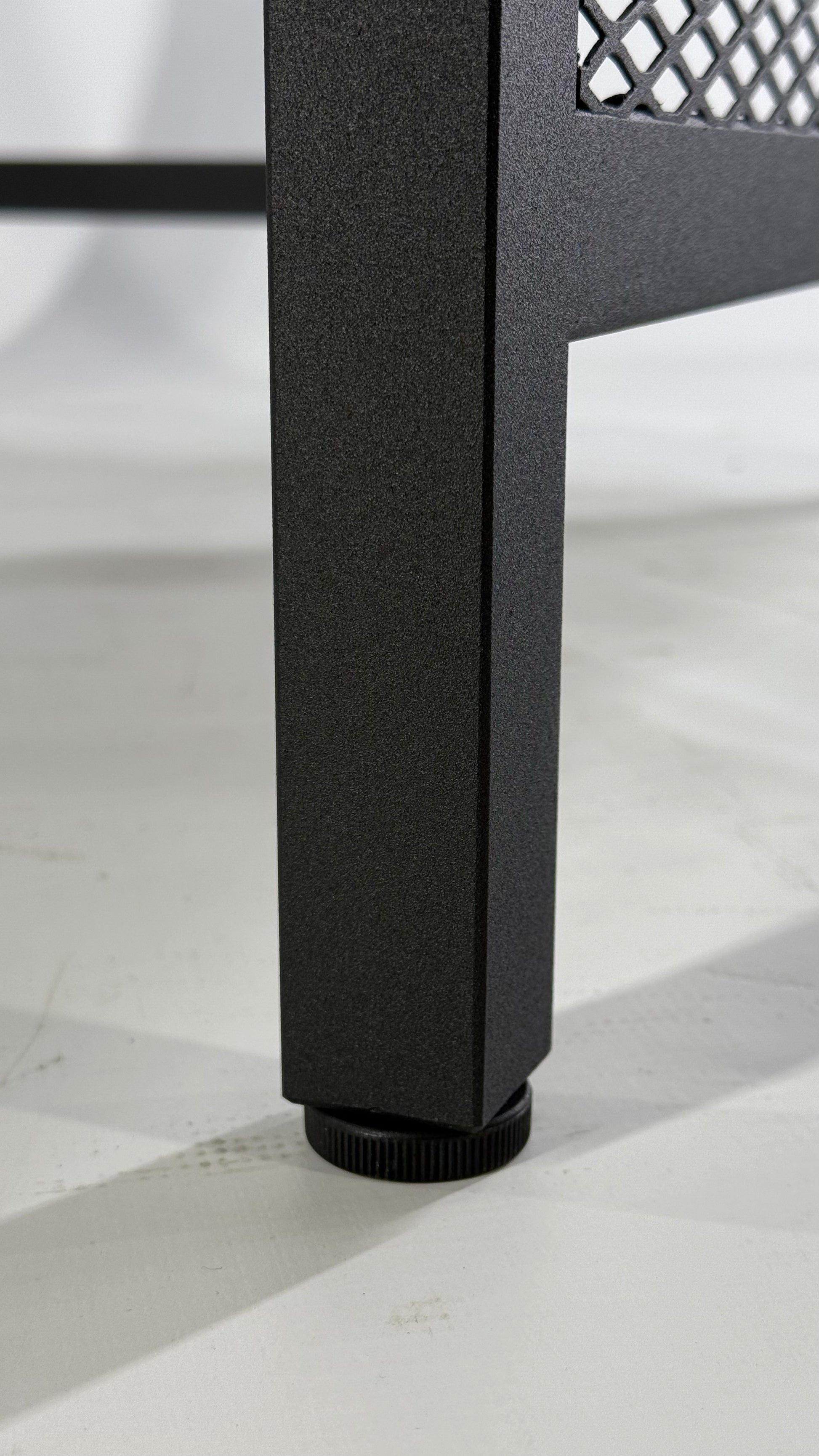 Close-up with bottom part and adjustable pads of Steel Stand for Washing Machine and Dryer - AIR